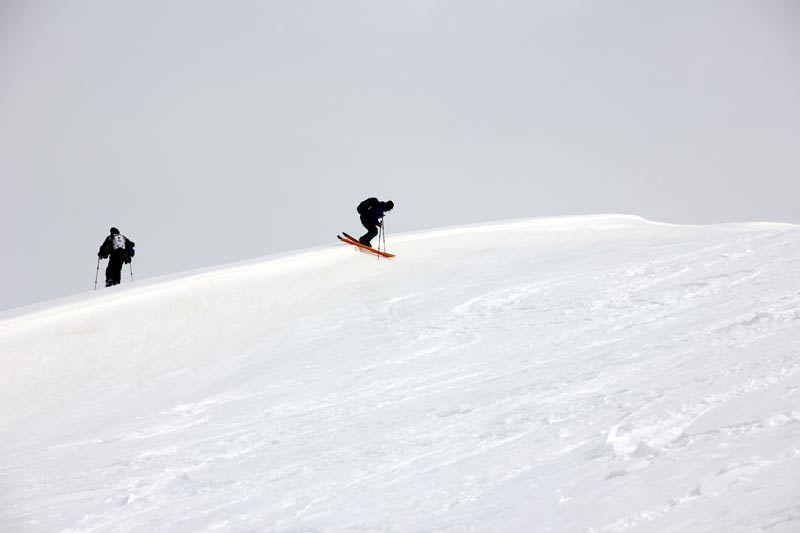 Sind Splitboarder verkappte Skiefahrer? NEIN! splitboarder und skiefahrer sind freunde