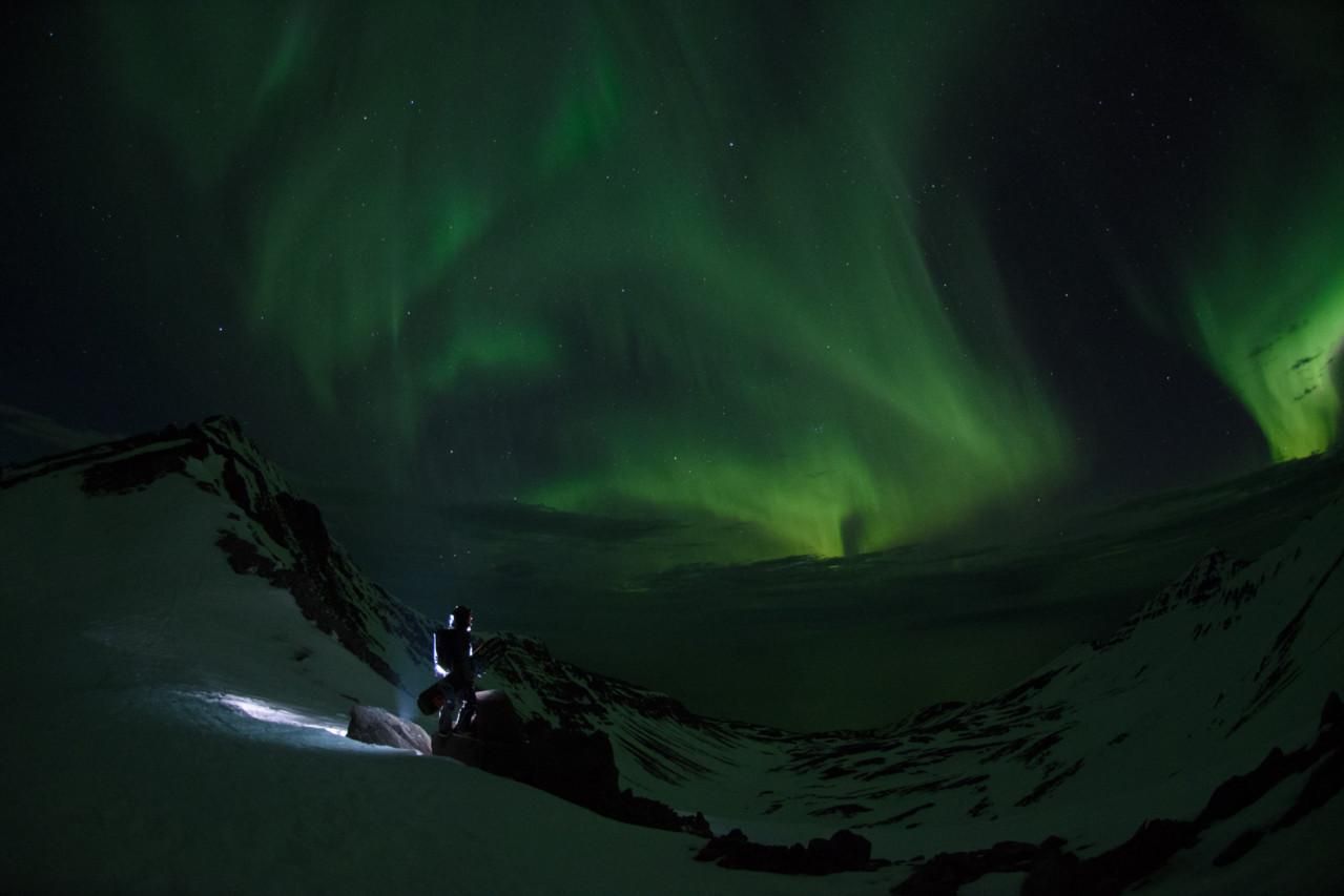 Splitboarding under the nothern lights