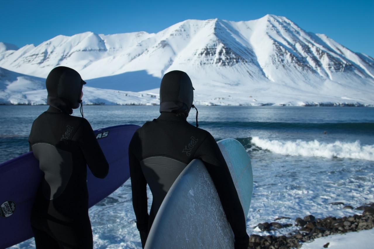 Mountains full of pow - Women with Surfboards