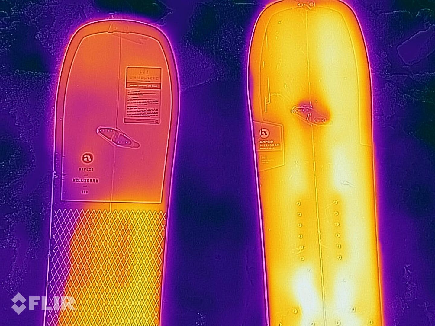 Left: Milligram with Stratospheric Topsheet. Right: Older model from 19-20. Topsheet thermal image comparison