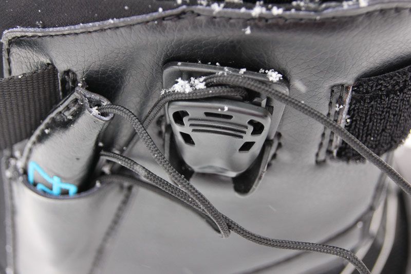 Deeluxe XV Extreme splitboard boot lacing protection Deeluxe XV Extreme splitboard boot lacing protection