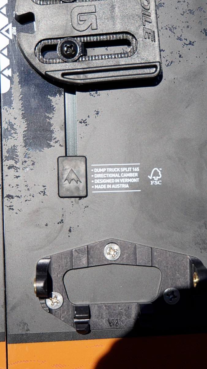 Burton Dump Track 17-18 Details Burton Dump Track 17-18 Details - auf dem Board