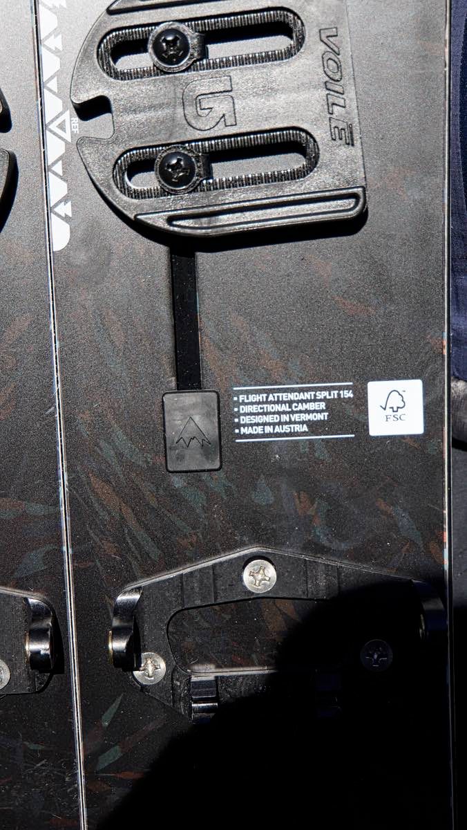 Burton Flight Attendant Details Burton Flight Attendant - Details auf das Board gedruckt
