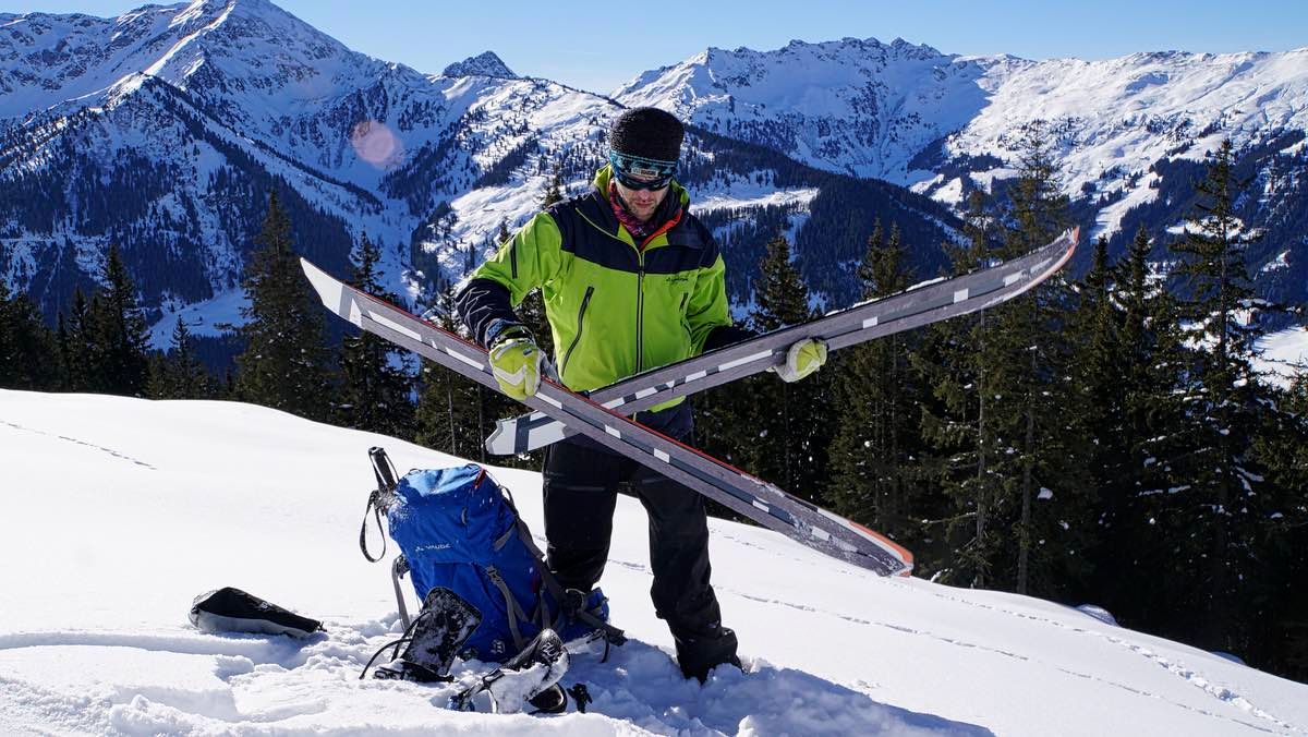 Der Uphill Test beginnt Der Uphill Test beginnt Splitboard wird in Hike_Mode gebracht