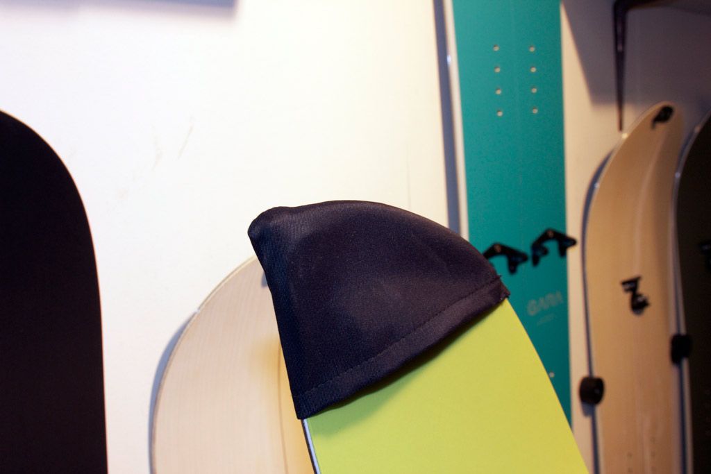 Gara Splitboards skin attachment Pomoca Felle auf Gara Boards