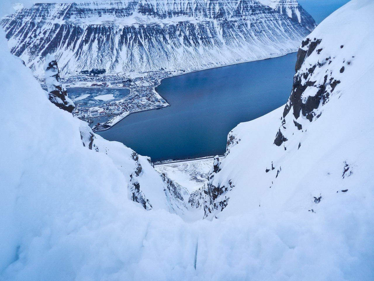 Atemberaubende Splitboard Abenteuer in Island Atemberaubende Splitboard Abenteuer in Island