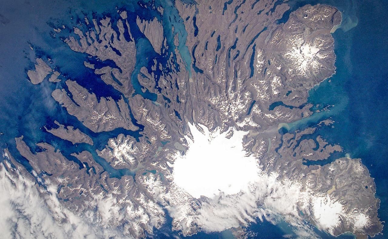 Kerguelen - Image courtesy of NASA: ISS005-E-21805 Kerguelen - Image courtesy of NASA: ISS005-E-21805