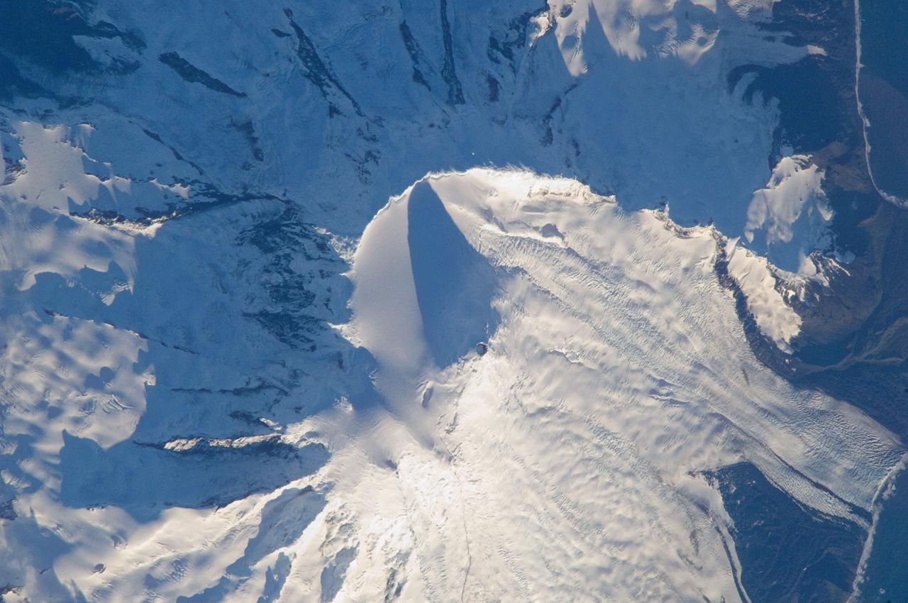 Heard Island- Vulcanic Massif Big Ben with Mawson Peak (2745m) - Image courtesy of NASA: ISS018-E-38197 Heard Island- Vulcanic Massif Big Ben with Mawson Peak (2745m) - Image courtesy of NASA: ISS018-E-38197