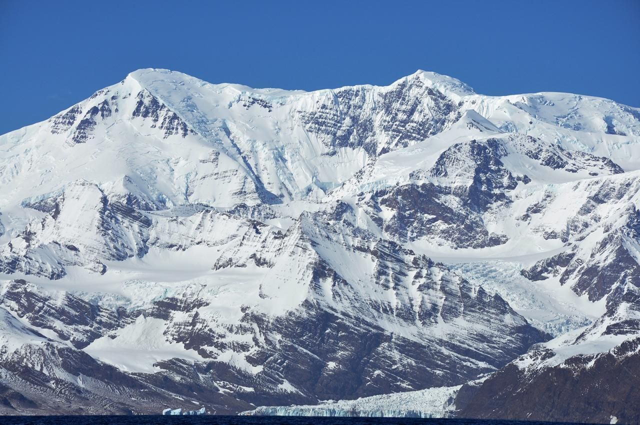 South Georgia - Mount Paget (2934m). Photo courtesy of Serge Ouachée - CC BY-SA 3.0 South Georgia - Mount Paget (2934m). Photo courtesy of Serge Ouachée - CC BY-SA 3.0