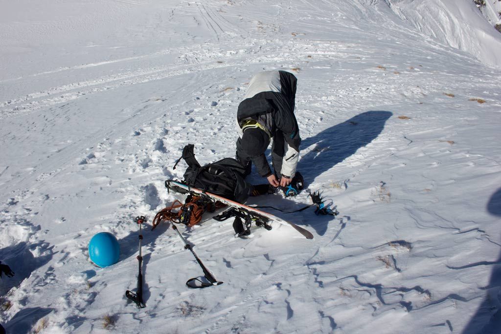 Pardon , getting the Crampons on Steigeisen zur Sicherheit beim Splitboarden