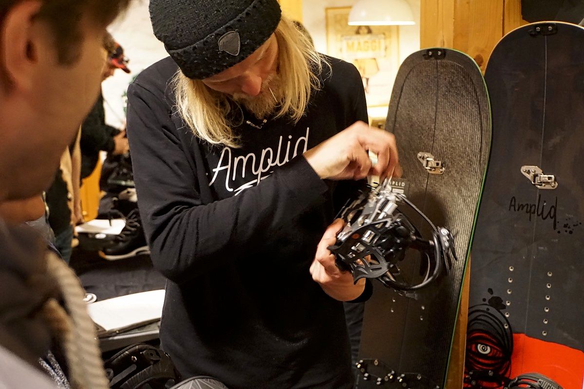 Amplid Snowboards checking out the Plum Bindings Amplid Snowboards checking out the Plum Bindings