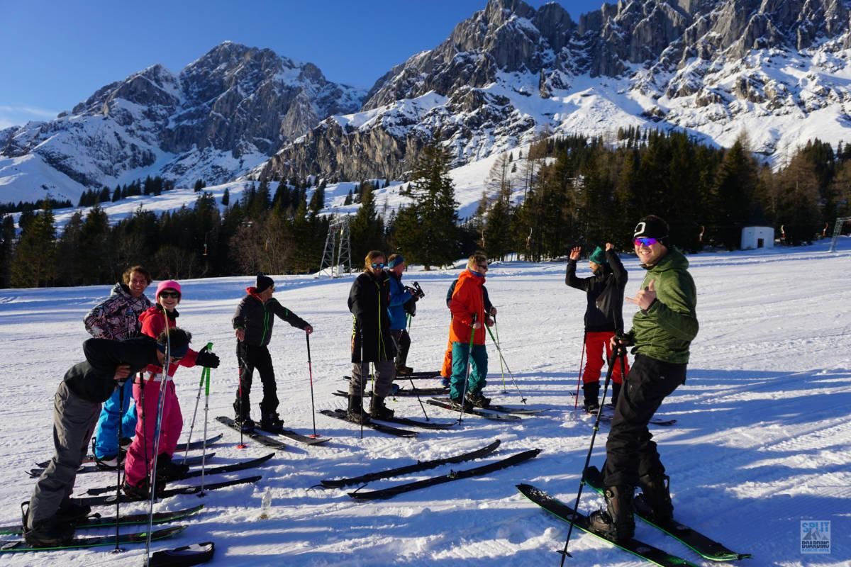Rumhängen und warten SPlitboard Gruppe