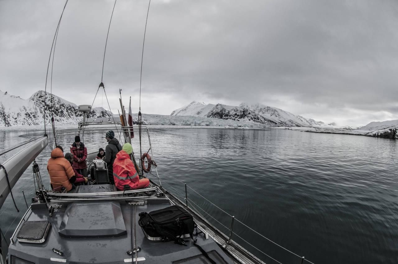 Volle Kraft voraus Auf dem Schiff im Svalbard Archipel