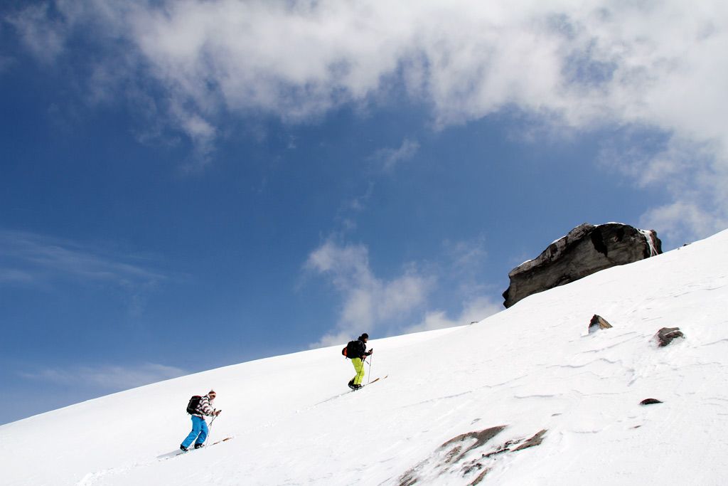 Splitting up zur Mittagspause Splitboard Tour Mittagsjausenplatz in SIcht