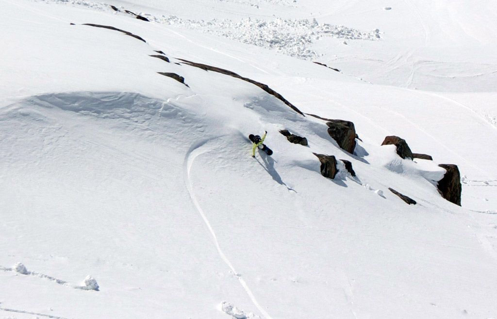 Pia Splitboard surfing Splitboard, pia doing the snow-check