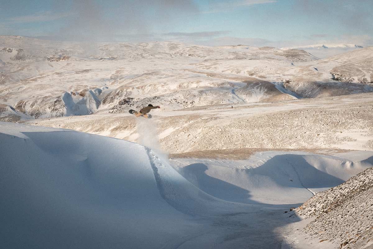 Splitboard Expeditions at the Arctic Circle, windlips, waves and natural halfpipes Splitboard Expeditions at the Arctic Circle, windlips, waves and natural halfpipes