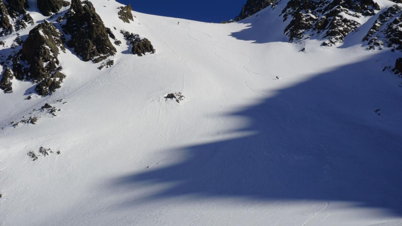 Wide Faces Splitboarding at Arlberg safety distance 2