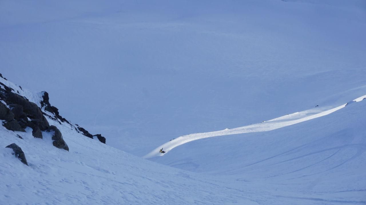 Sunturn Splitboarding at Arlberg sunny slash