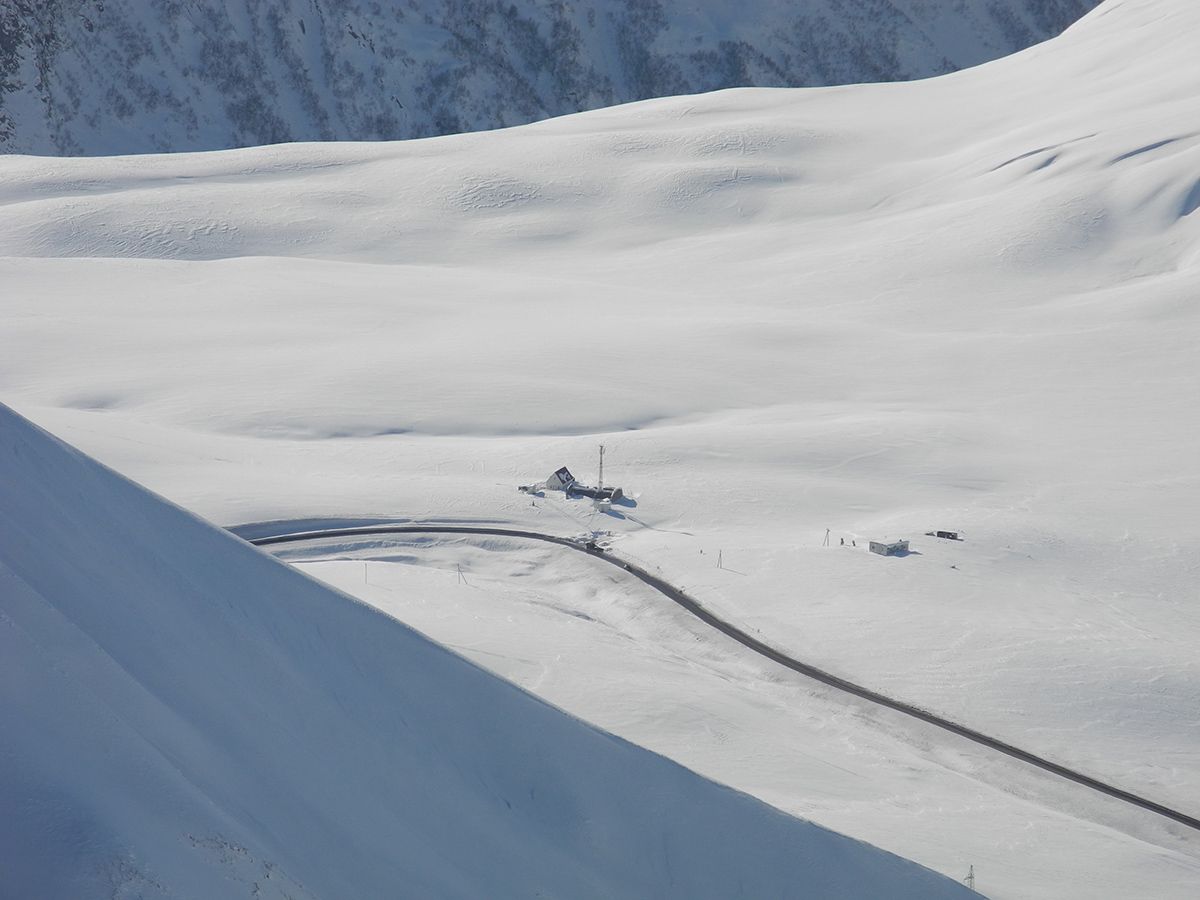 Georgische Heerstraße am Jivari Pass. Foto: Bernhard Winter