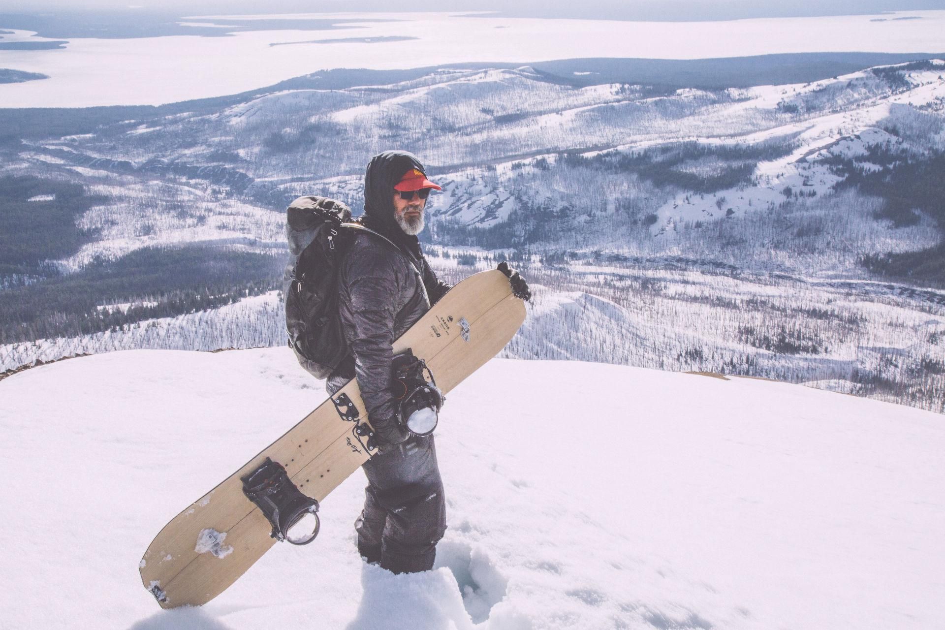 Bryan Iguchi ready to shred.. ..mit gleichnamigen Split in der Hand.