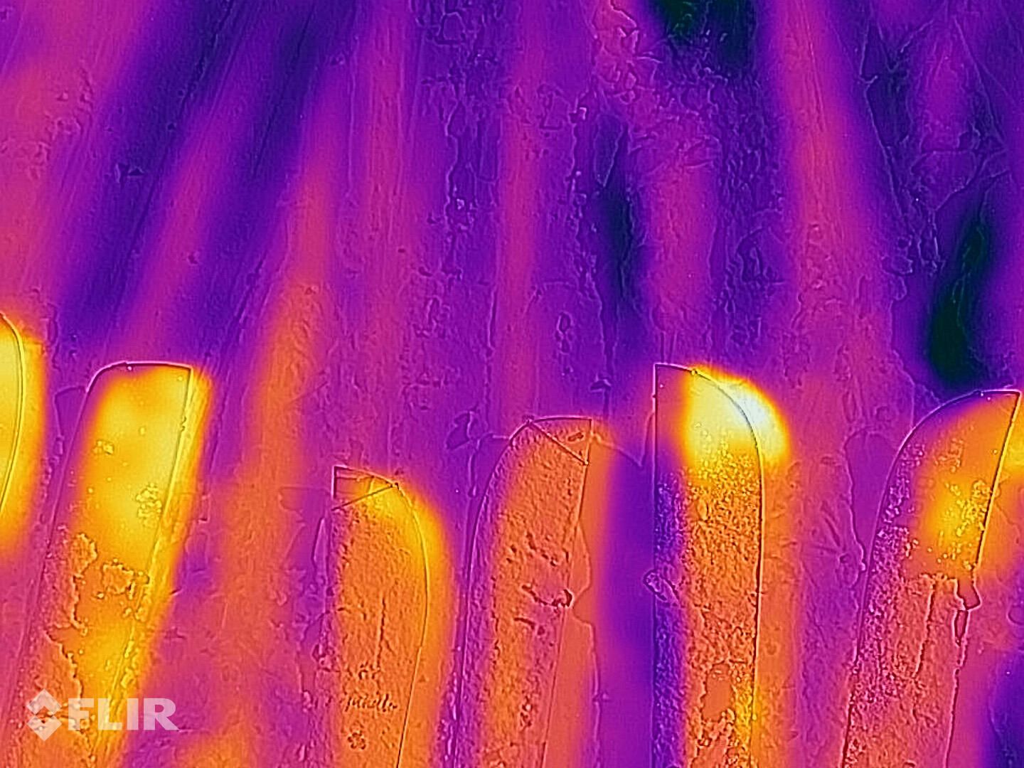 Wärmebildaufnahme, Mahalo Split in der Mitte zeigt leicht geringere Temperaturen an. Amplid Mahalo Split
