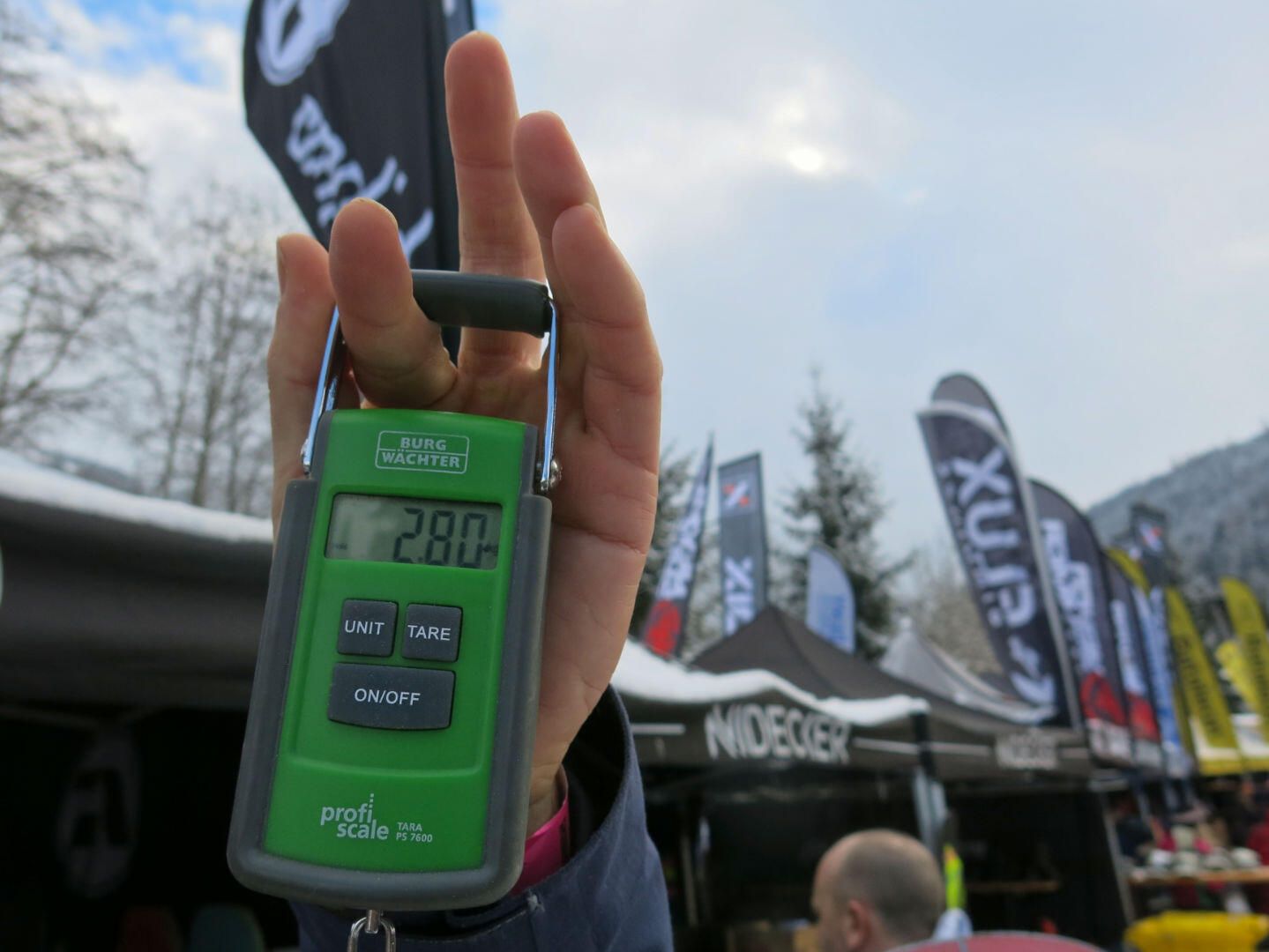 Weight for the 158 cm version 2,800 grams (6.17 lbs) Amplid Milligram