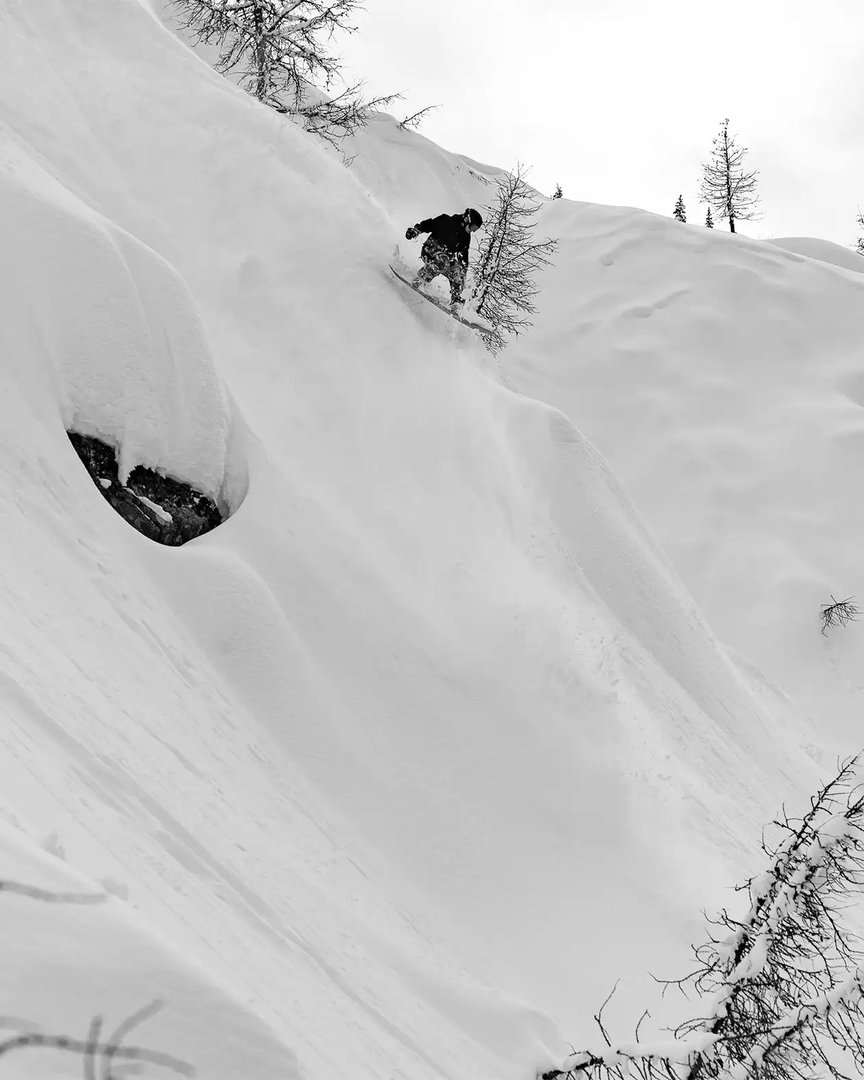 Jones Snowboards Women's Stratos Splitboard 4.8 All-conditions ripper - Detail 3 Jones Snowboards Women's Stratos Splitboard 4.8 All-conditions ripper - Ansicht 3