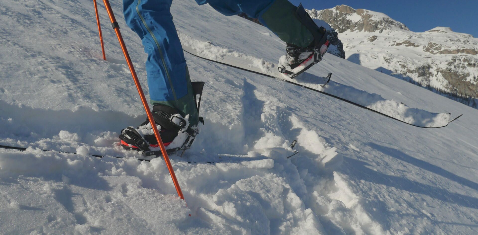 Splitting, the ski is coming up nicely with the nose. Jones Solution 20-21