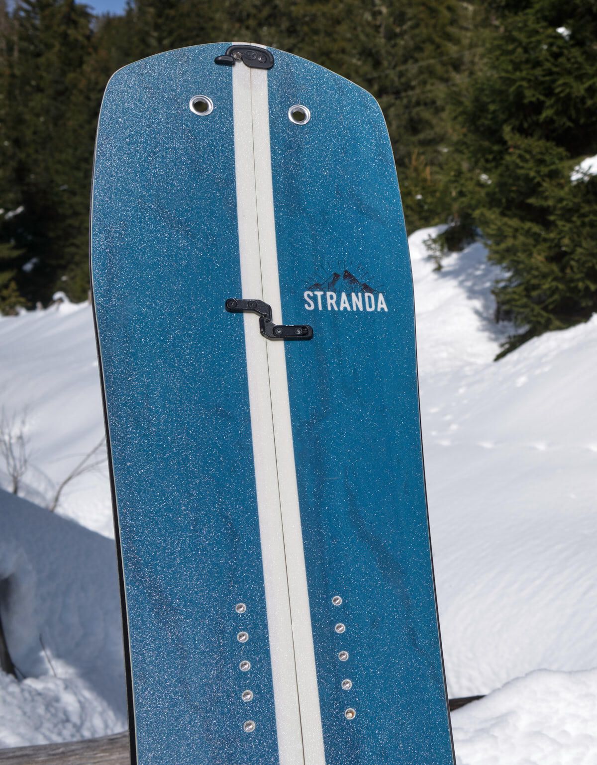 Large nose that will offer plenty of float in the fluffy white stuff Stranda Tree Surfer Split