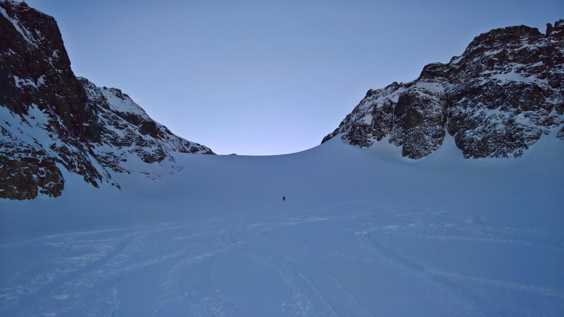 Schneeglocke und Piz Grambola