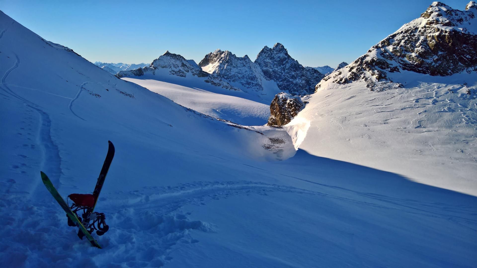 Schneeglocke und Piz Grambola