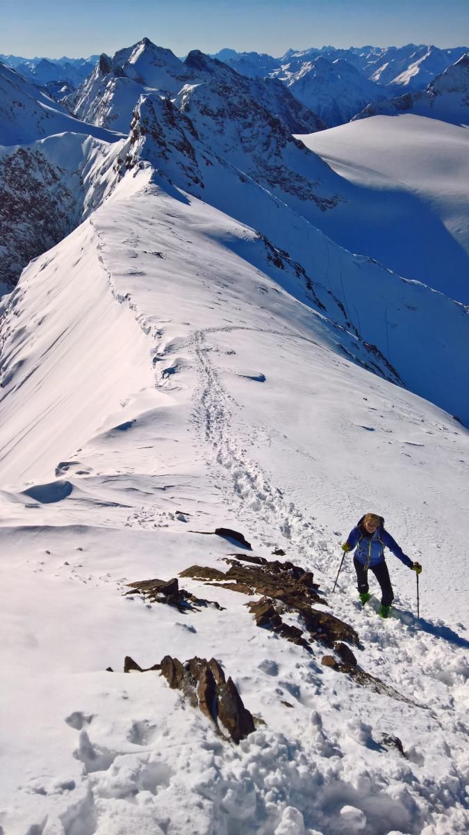 Schneeglocke und Piz Grambola