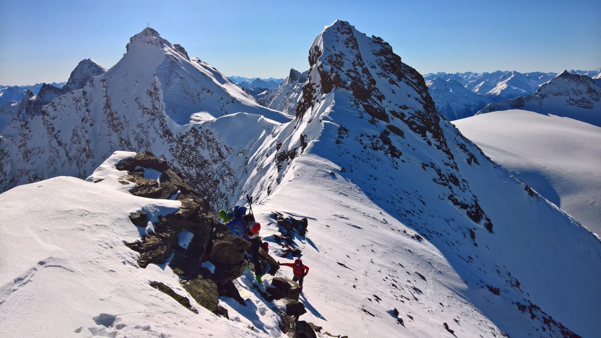 Schneeglocke und Piz Grambola