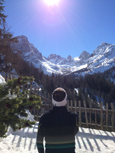 Blick ins Tourengebiet, wunderschön mit Sonne und vielen Tourenmöglichkeiten rund um die Dolomieten Hütte in den Lienzer Dolomiten